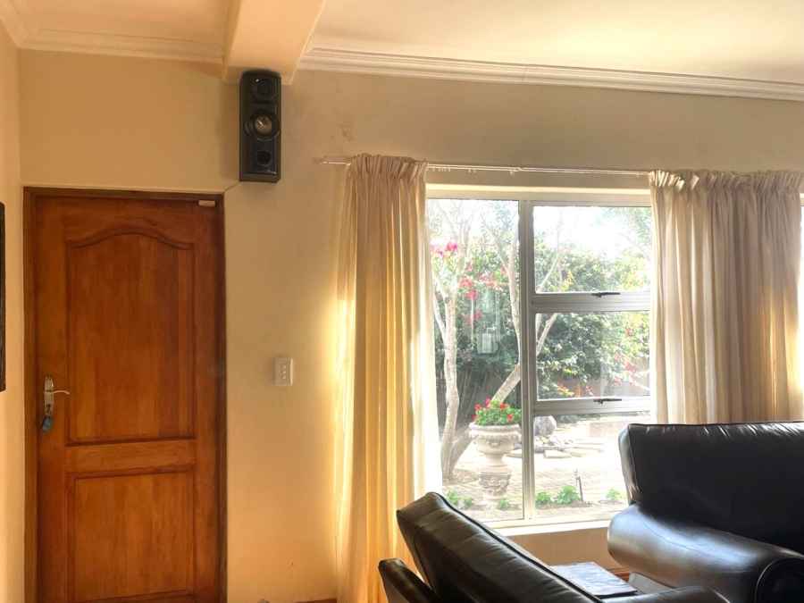 To Let 3 Bedroom Property for Rent in Country Club Western Cape